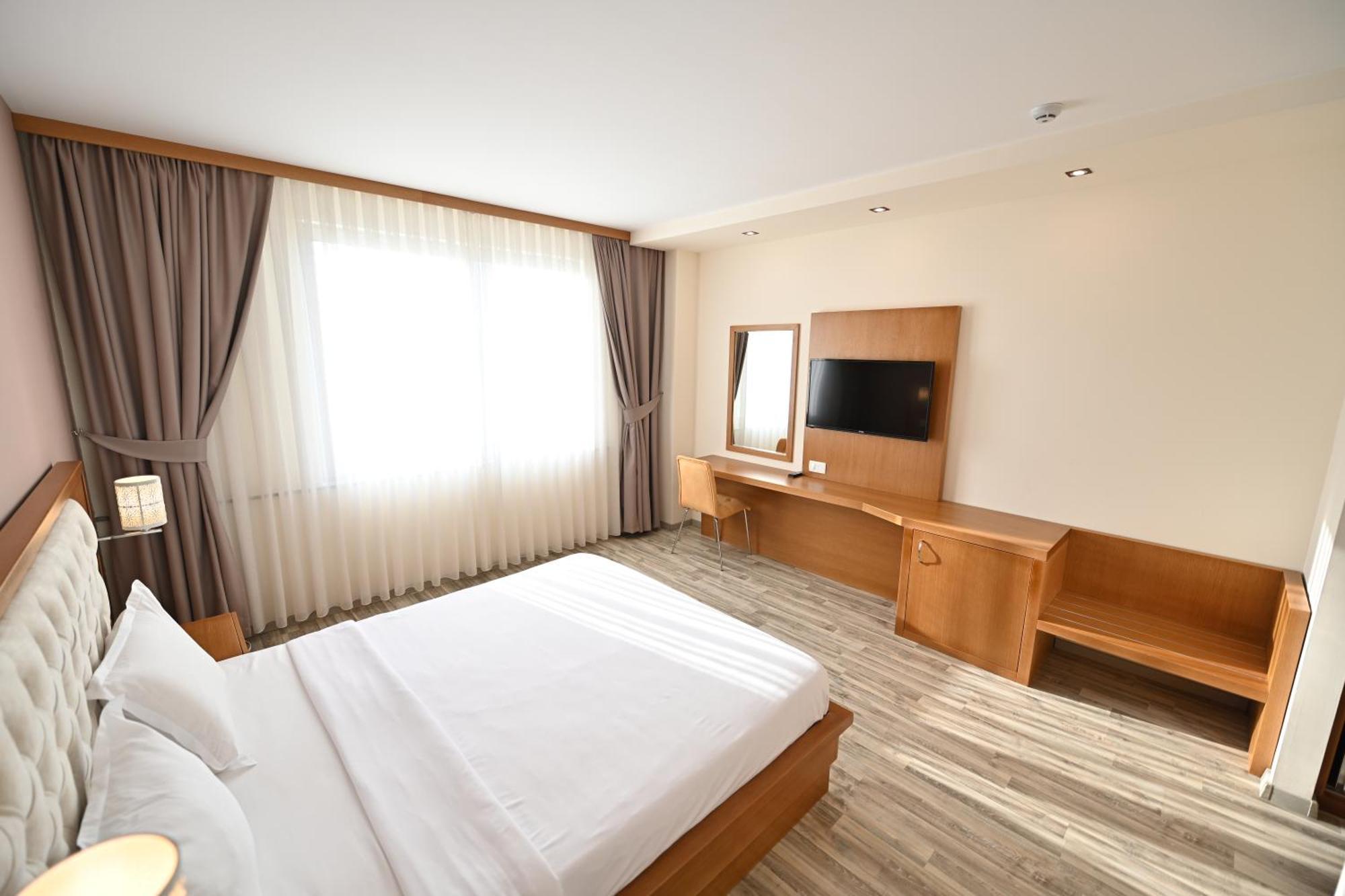 Hotel La Villa Gjakova Екстериор снимка